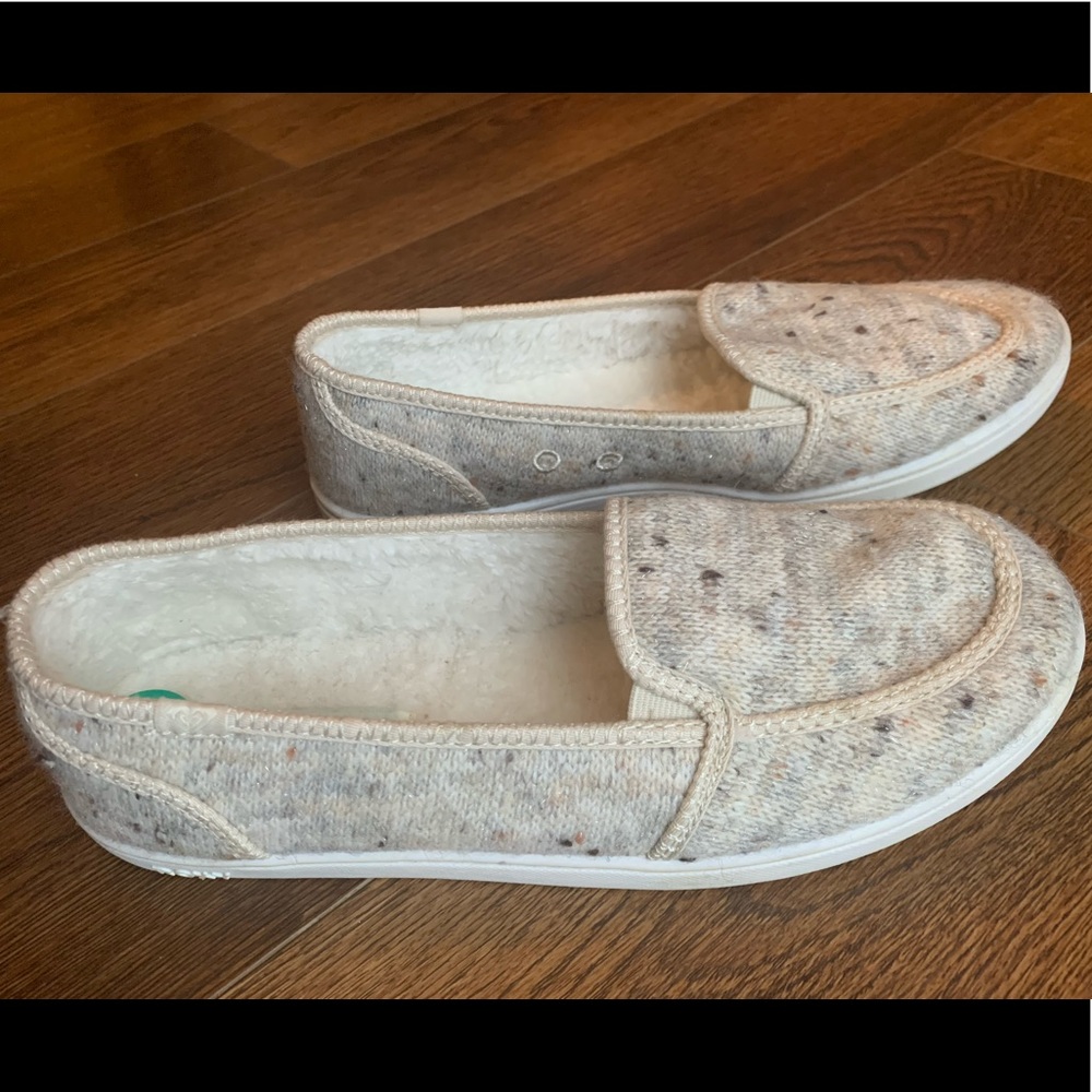 NWOT Roxy slip ons size 8